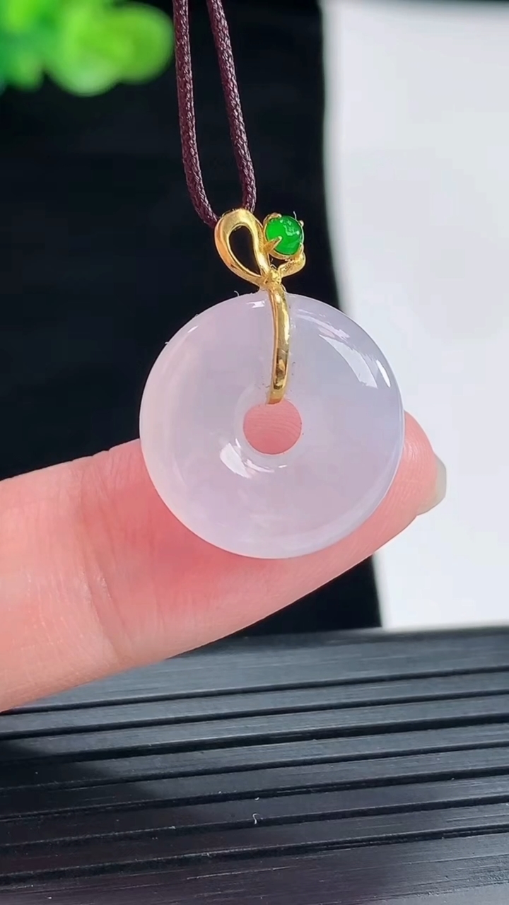 天然A货翡翠18k金紫罗兰平安环吊坠，尺寸16.6-4.6重量:2.80g
4月28日