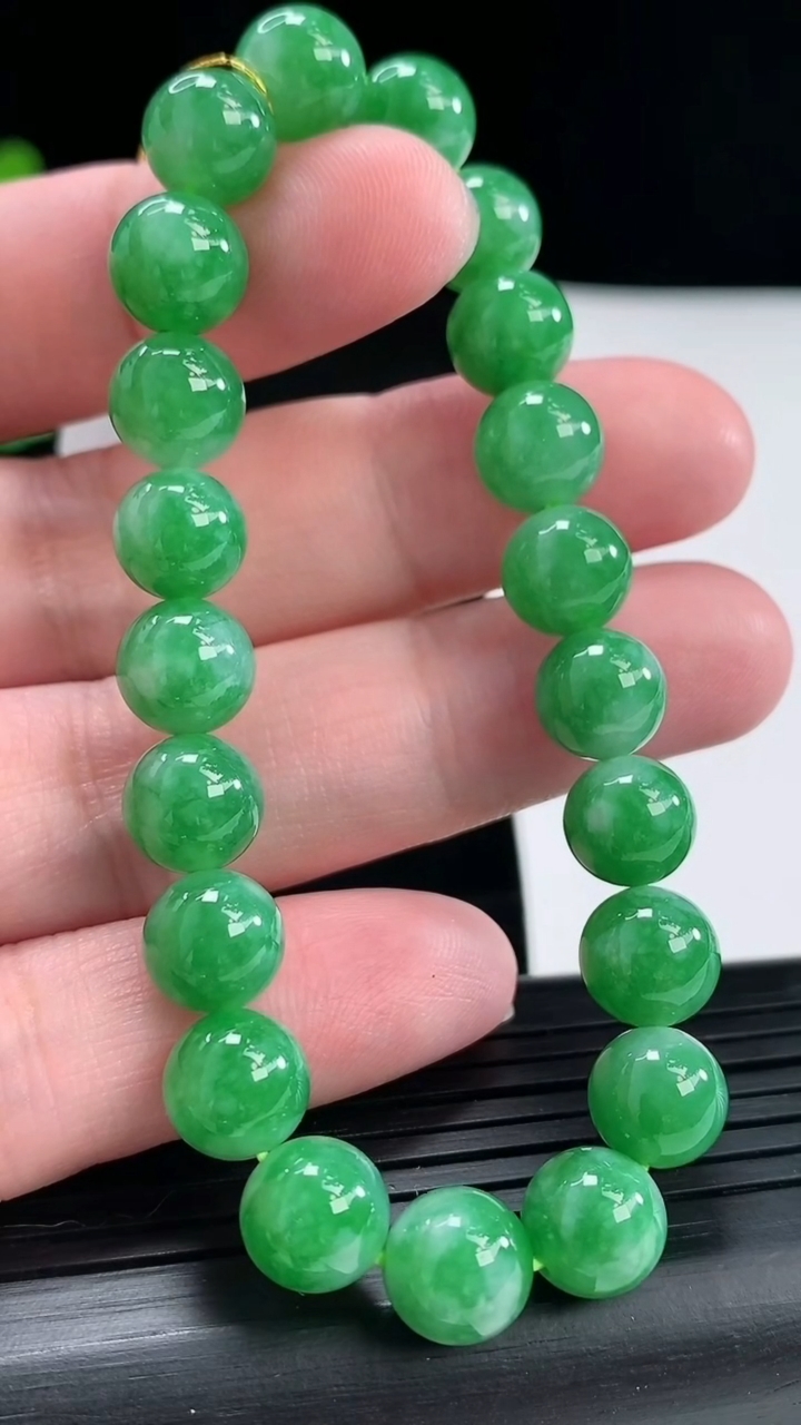天然A货翡翠圆珠手串，尺寸9-21颗重量:25.87g4月28日
工厂直销收藏佳品,种好水足，色泽均