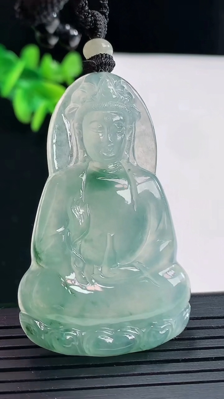 天然A货翡翠种飘花素衣观音吊坠，尺寸53.5-33.5-6重量:21.33g
4月28日