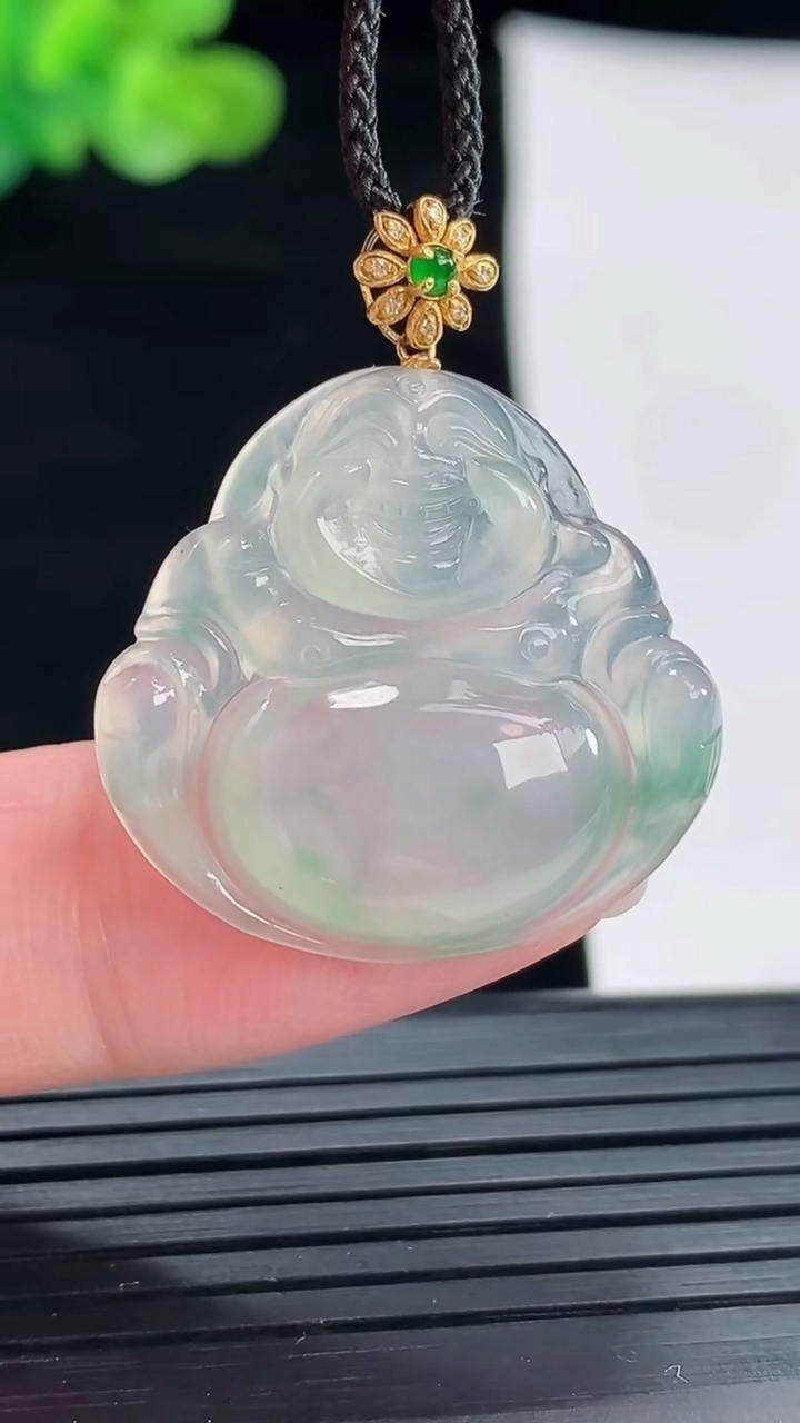 天然A货翡翠种飘花佛公吊坠，尺寸25-26.5-5重量:4.98g
4月28日