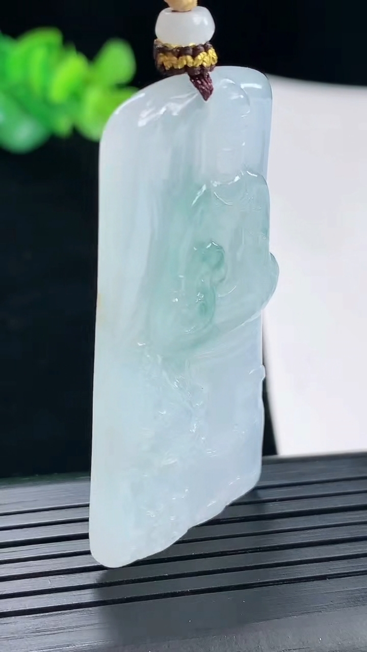 天然A货翡翠冰种飘花御龙观音吊坠，尺寸55-26-5.2重量:18.07g
4月28日