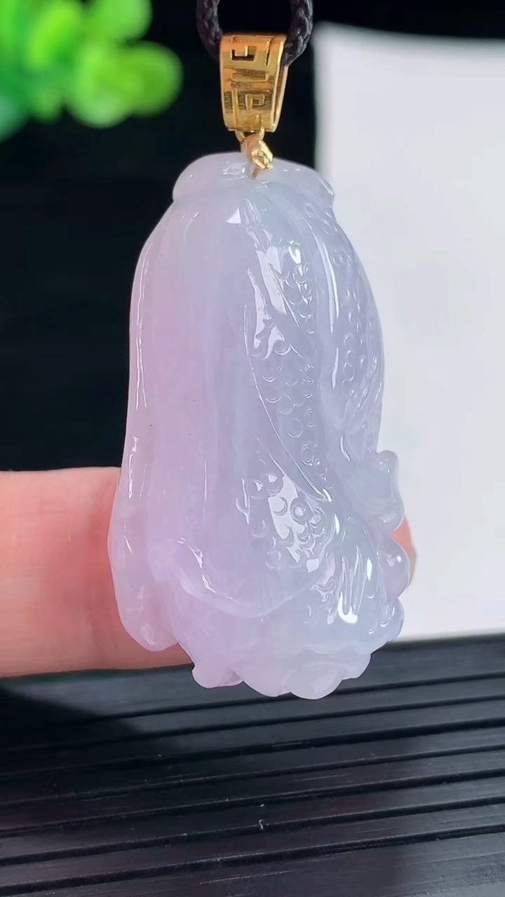 天然A货翡翠18k金紫罗兰白菜吊坠，尺寸39-21-11重量:16.55g
4月28日