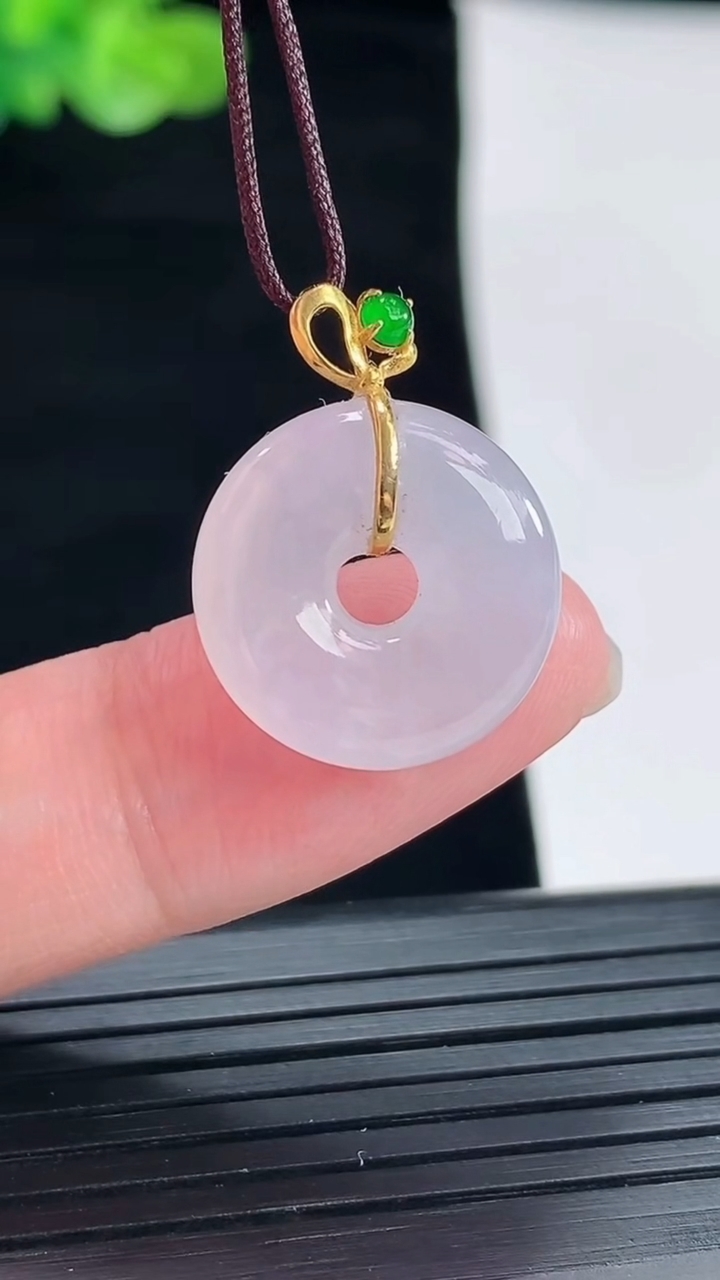 天然A货翡翠18k金紫罗兰平安环吊坠，尺寸16.6-4.6重量:2.80g
4月28日