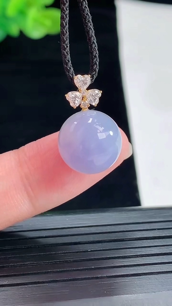 天然A货翡翠18k金紫罗兰圆珠吊坠，尺寸12.5重量:3.51g
4月28日