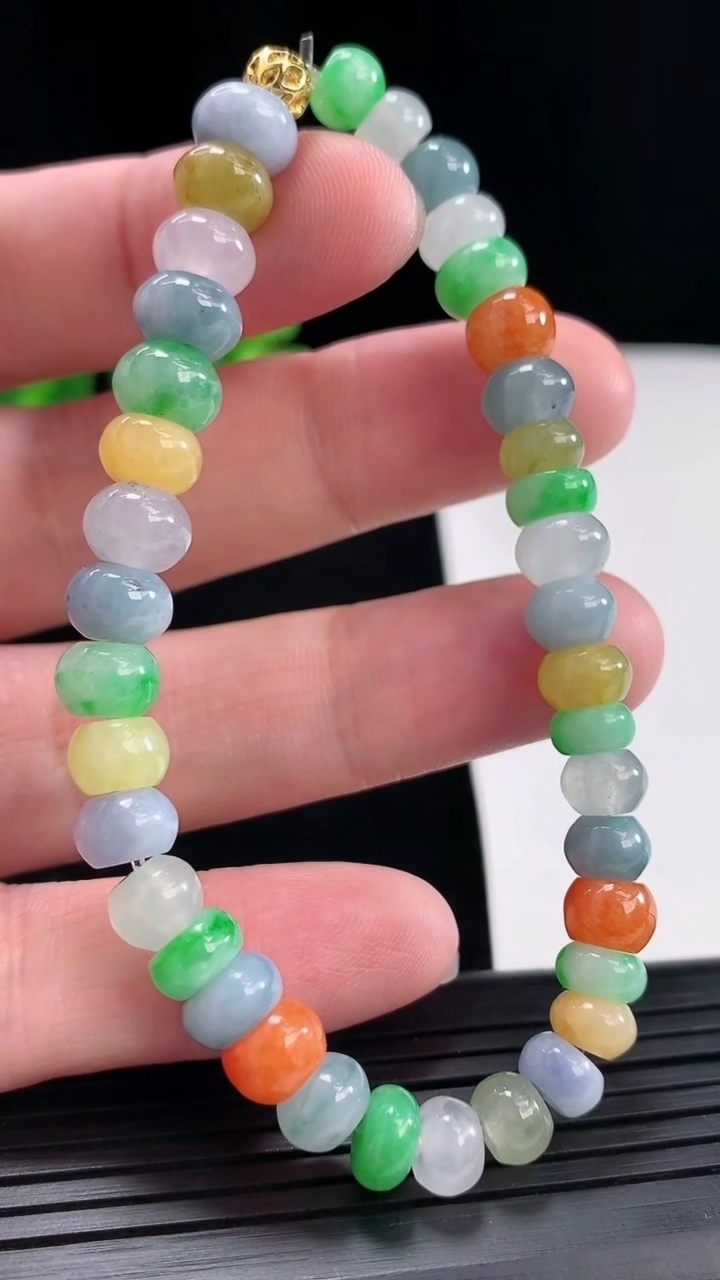 天然A货翡翠四彩算盘珠手串，尺寸7.8-5重量:21.74g4月28日
工厂直销收藏佳品,种好水足，