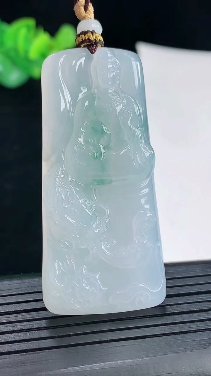 天然A货翡翠冰种飘花御龙观音吊坠，尺寸55-26-5.2重量:18.07g
4月28日