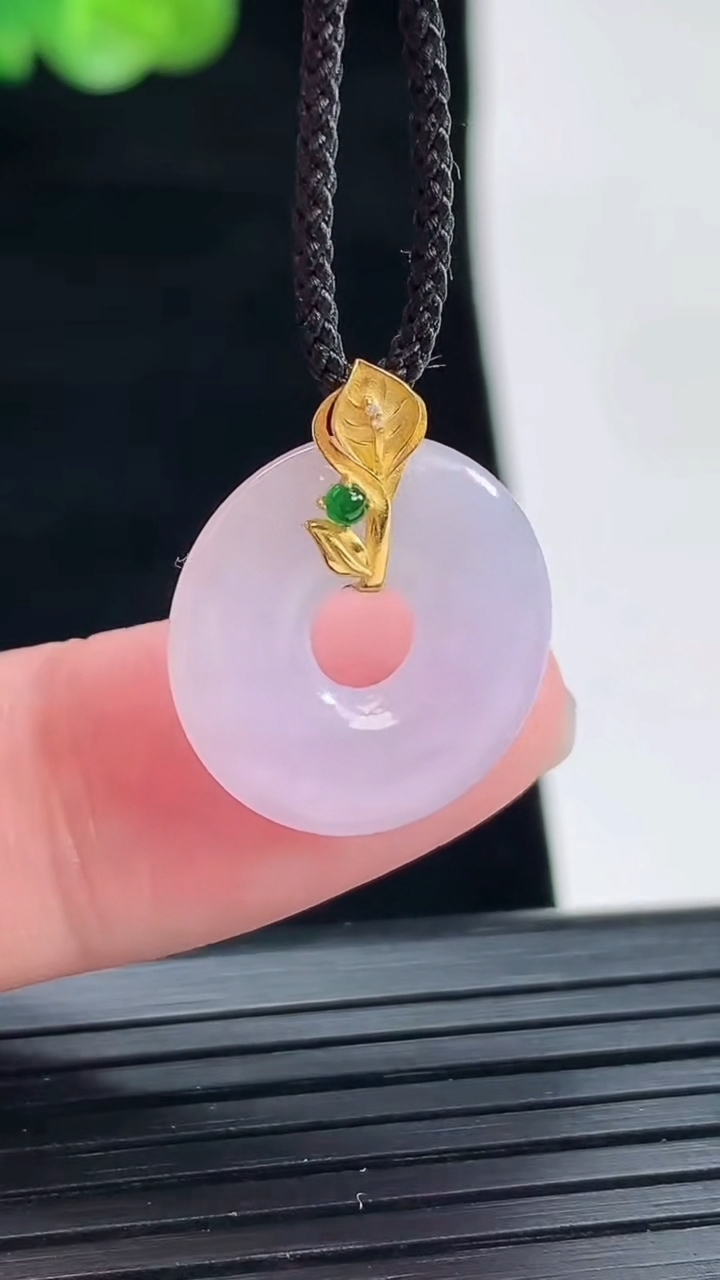 天然A货翡翠18k金紫罗兰平安环吊坠，尺寸18-3.2重量:2.05g
4月28日