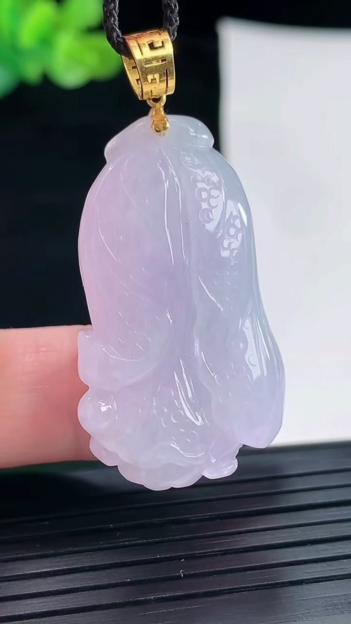 天然A货翡翠18k金紫罗兰白菜吊坠，尺寸39-21-11重量:16.55g
4月28日