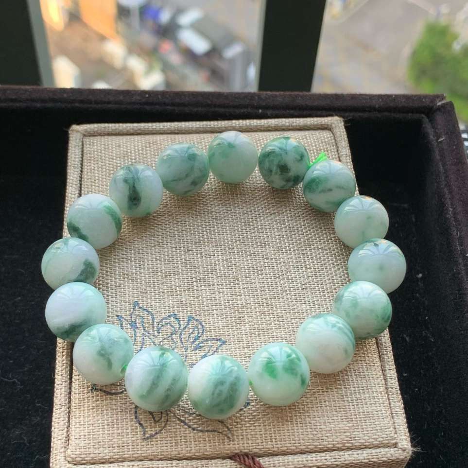 A货天然翡翠冰糯种飘花手串重量62.90
4月28日