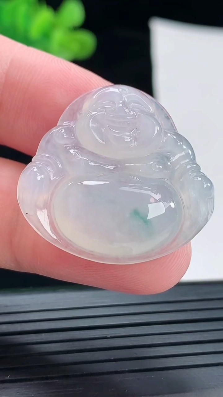 天然A货翡翠飘花佛公吊坠，尺寸29-30.5-6重量:7.72g
4月28日