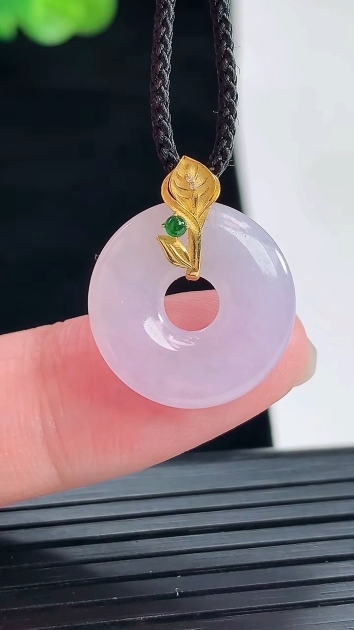 天然A货翡翠18k金紫罗兰平安环吊坠，尺寸18-3.2重量:2.05g
4月28日