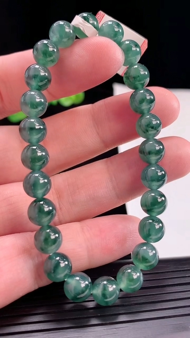 天然A货翡翠种飘花圆珠手串，尺寸8-24颗重量:20.49g4月28日
工厂直销收藏佳品,种好水足，色泽均匀，有种有色，上手高大气！