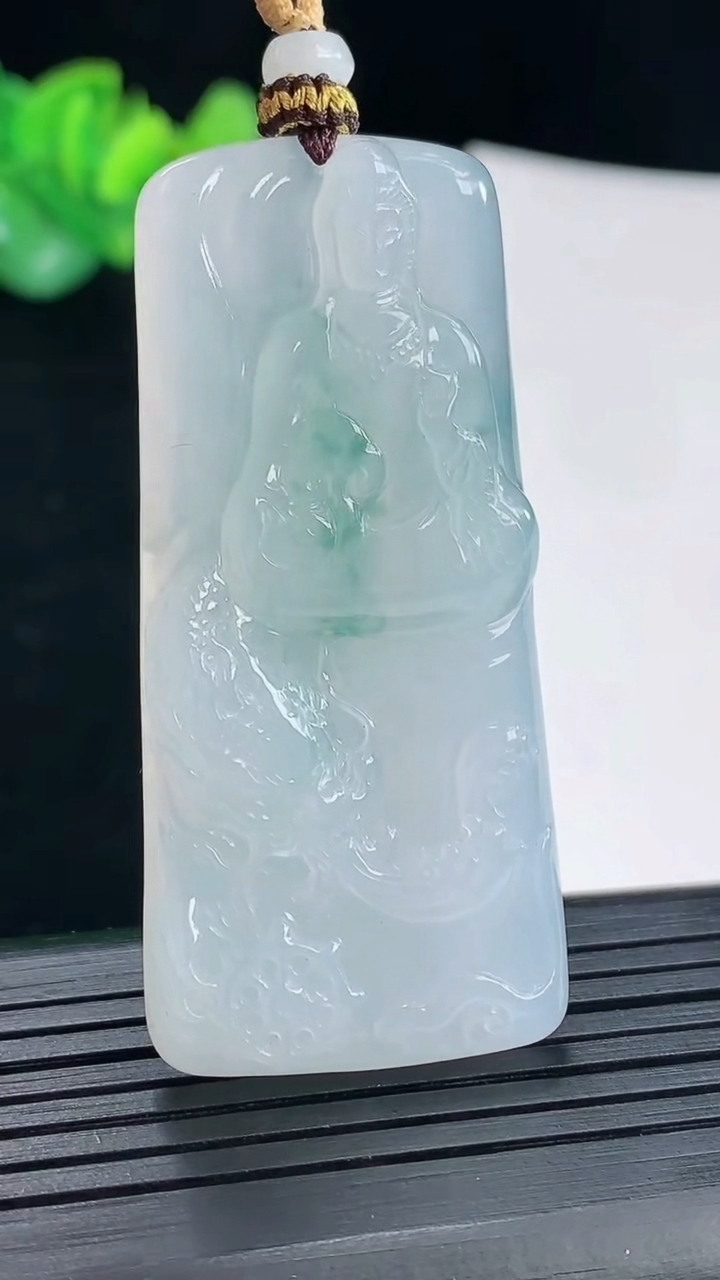 天然A货翡翠冰种飘花御龙观音吊坠，尺寸55-26-5.2重量:18.07g
4月28日