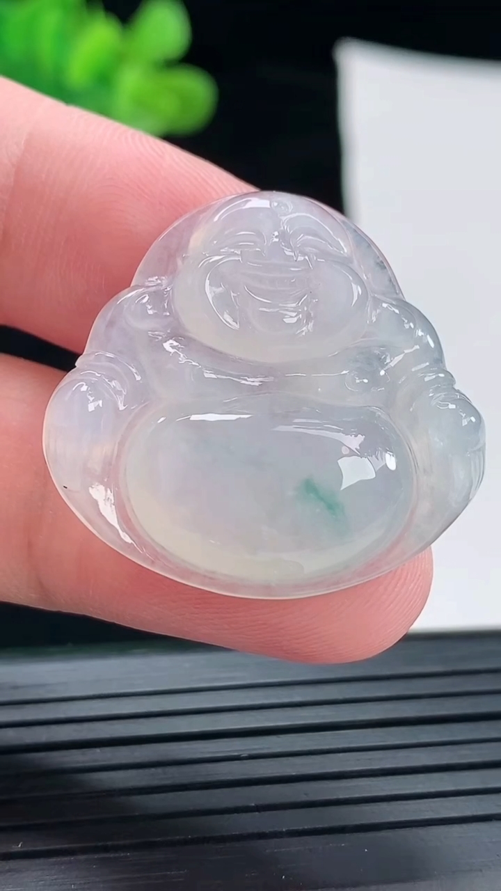 天然A货翡翠飘花佛公吊坠，尺寸29-30.5-6重量:7.72g
4月28日