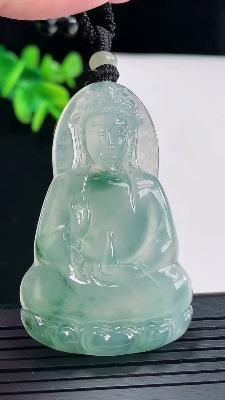 天然A货翡翠种飘花素衣观音吊坠，尺寸53.5-33.5-6重量:21.33g
4月28日