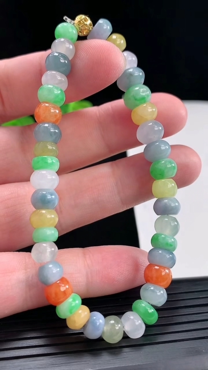 天然A货翡翠四彩算盘珠手串，尺寸7.8-5重量:21.74g4月28日
工厂直销收藏佳品,种好水足，色泽均匀，有种有色，上手高大气！