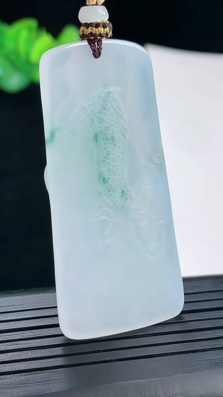 天然A货翡翠冰种飘花御龙观音吊坠，尺寸55-26-5.2重量:18.07g
4月28日