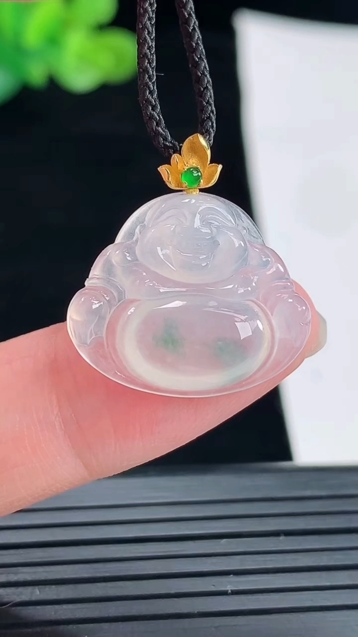 天然A货翡翠种飘花佛公吊坠，尺寸17.5-21-3.8重量:2.30g
4月28日