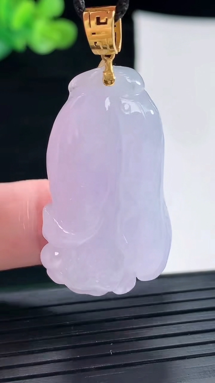 天然A货翡翠18k金紫罗兰白菜吊坠，尺寸39-21-11重量:16.55g
4月28日