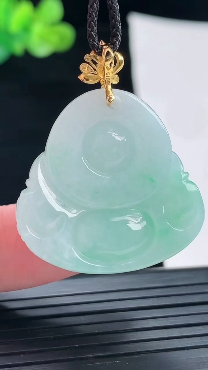 天然A货翡翠佛公吊坠，尺寸28-29-12.2重量:17.22g
4月28日