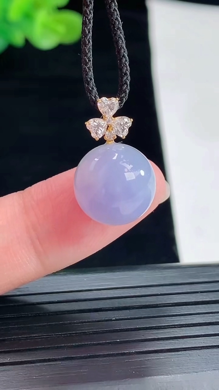 天然A货翡翠18k金紫罗兰圆珠吊坠，尺寸12.5重量:3.51g
4月28日