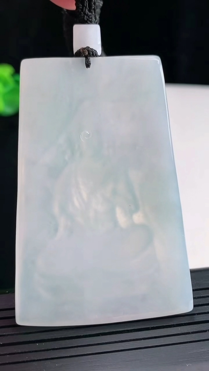 天然A货翡翠紫罗兰大势至菩萨吊坠，尺寸67-44-6重量:45.14g
4月28日