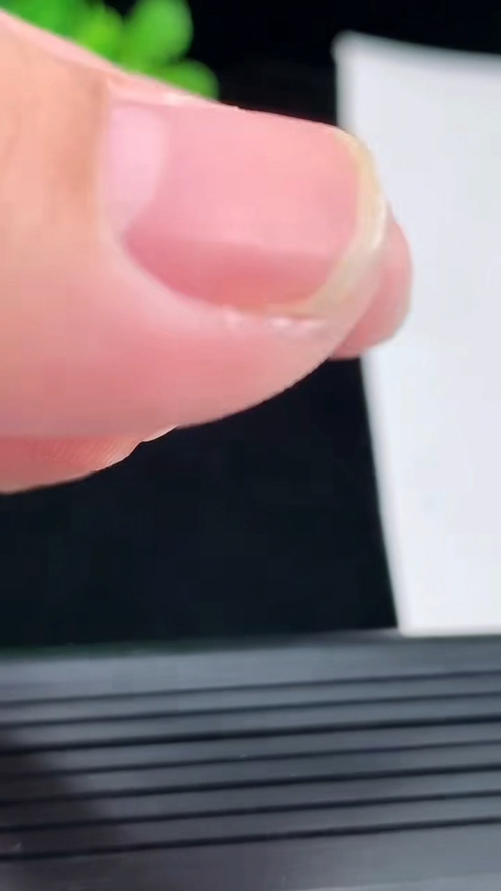 天然A货翡翠飘花佛公吊坠，尺寸29-30.5-6重量:7.72g
4月28日