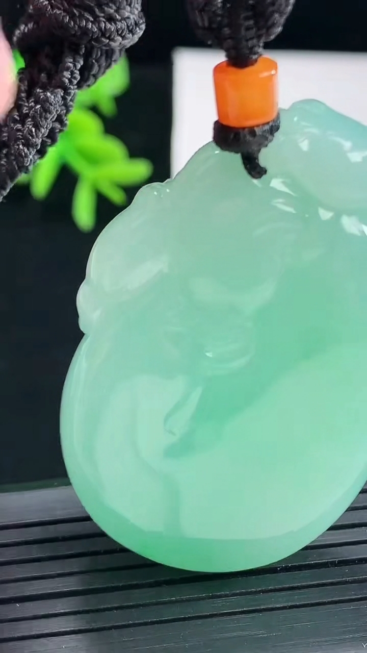 天然A货翡翠福袋吊坠，尺寸50-32.5-14重量:43.17g
4月28日