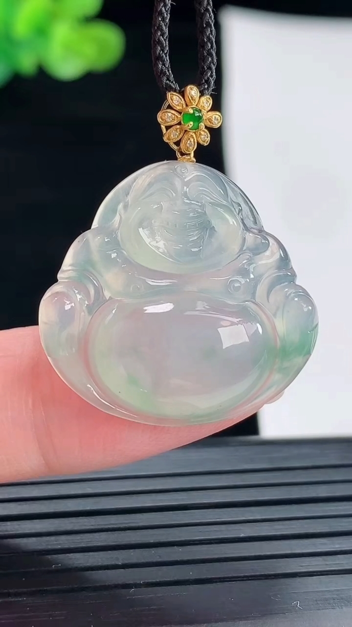 天然A货翡翠种飘花佛公吊坠，尺寸25-26.5-5重量:4.98g
4月28日