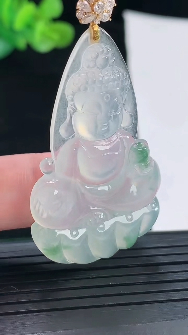 天然A货翡翠种飘花宝宝佛吊坠，尺寸46-28-5.8重量:12.26g
4月28日