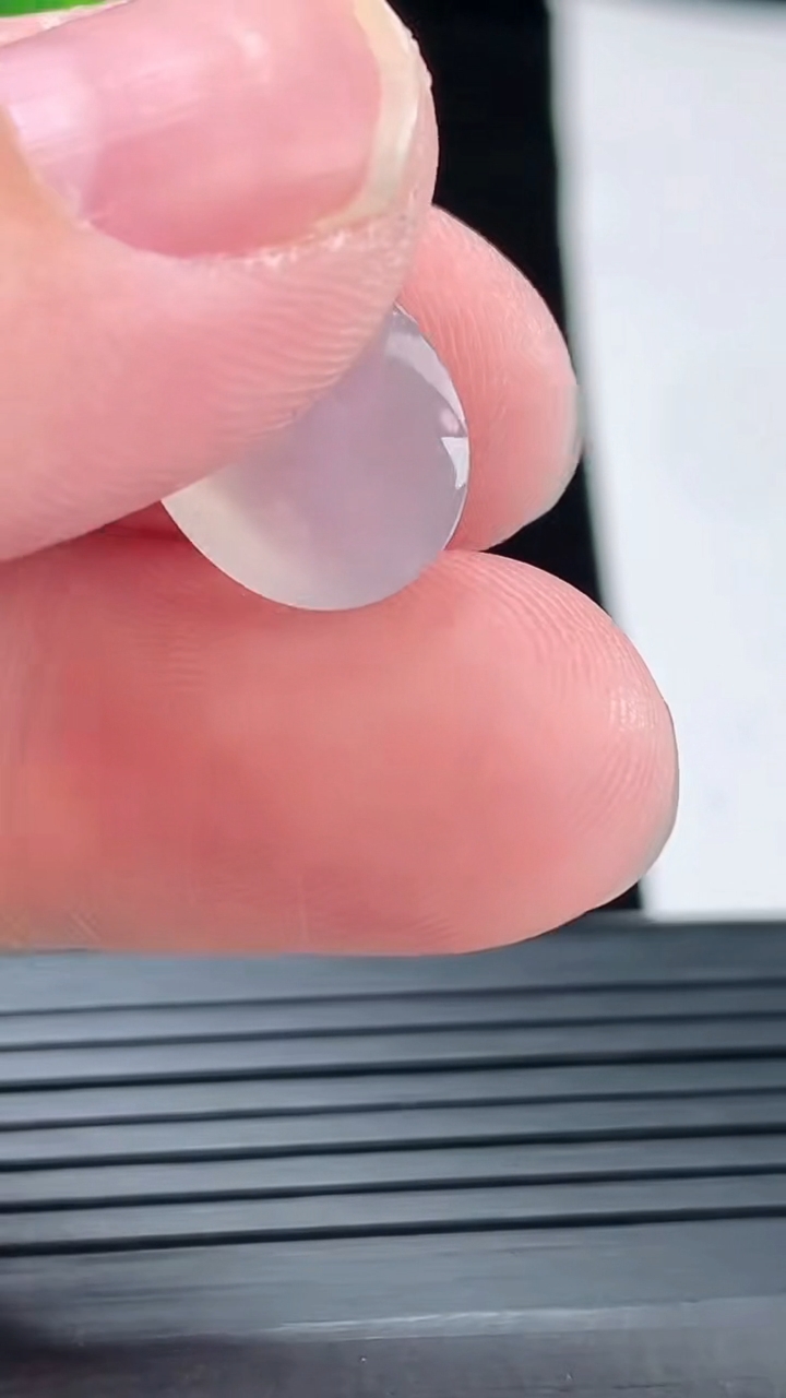 天然A货翡翠蛋面镶嵌件，尺寸14.5-11.5-5.6重量:1.50g
4月28日