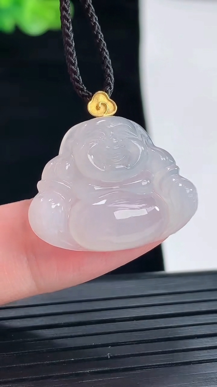 天然A货翡翠种白冰佛公吊坠，尺寸19.5-26-4.8重量:3.89g
4月28日