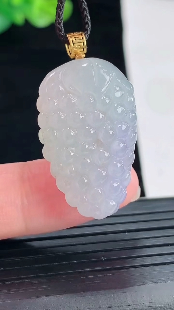 天然A货翡翠18k金紫罗兰多子多福 葡萄吊坠，尺寸30-19-11.8重量:11.43g
4月28日
