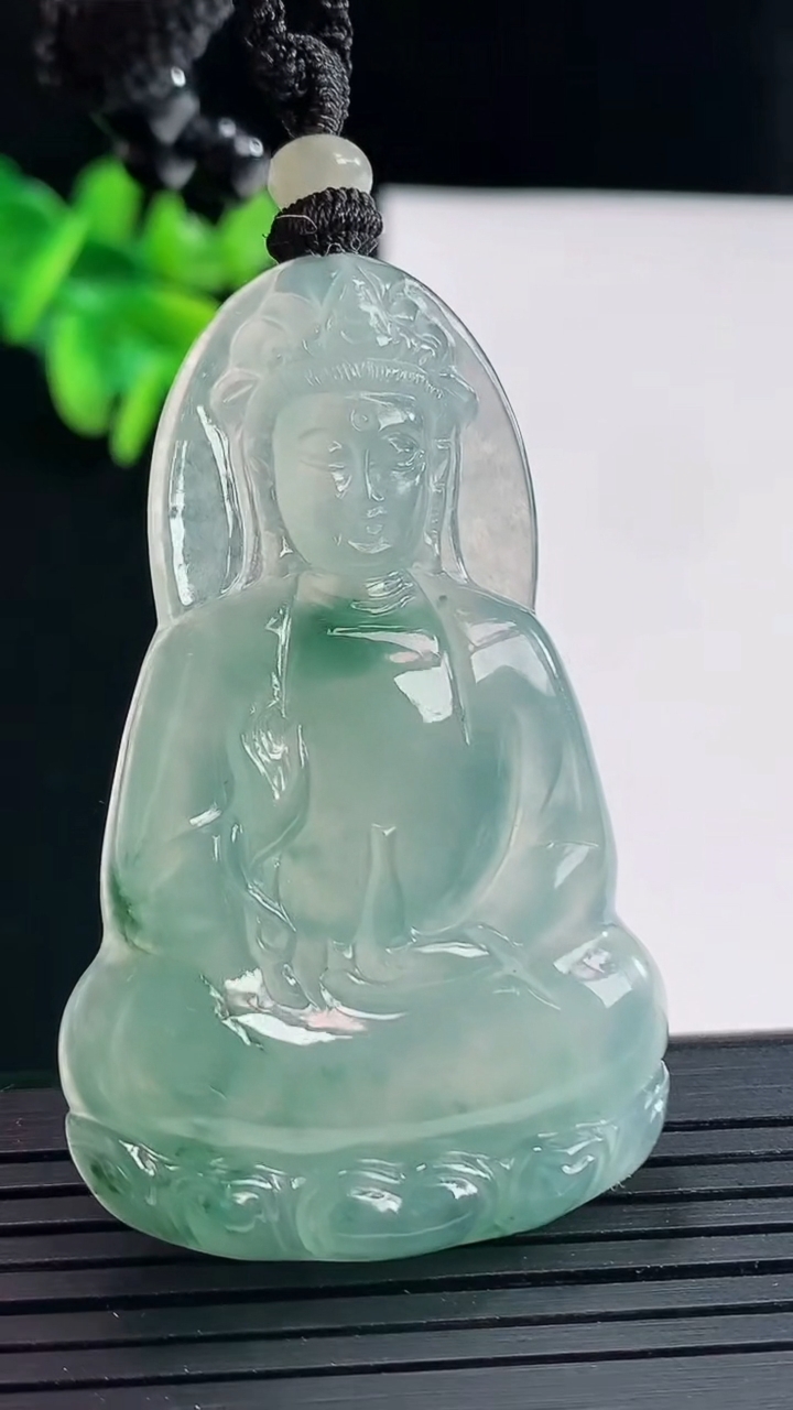 天然A货翡翠种飘花素衣观音吊坠，尺寸53.5-33.5-6重量:21.33g
4月28日