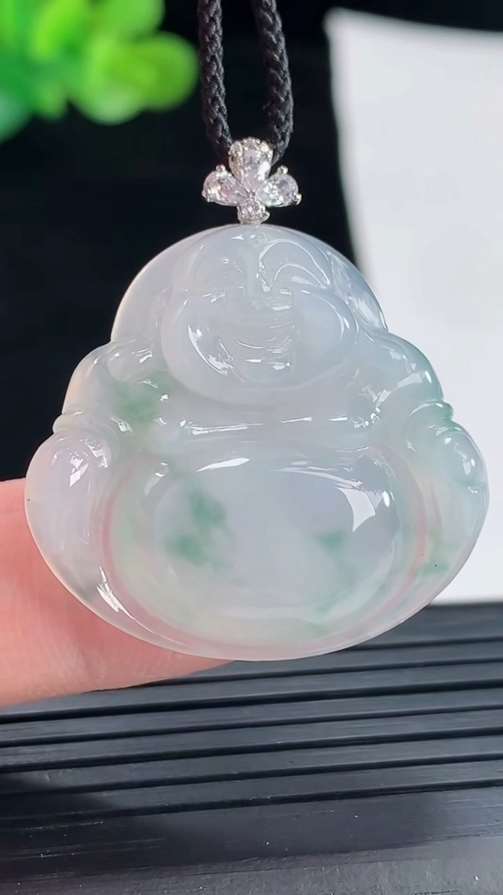 天然A货翡翠种飘花佛公吊坠，尺寸28-30-5.5重量:7.24g
4月29日