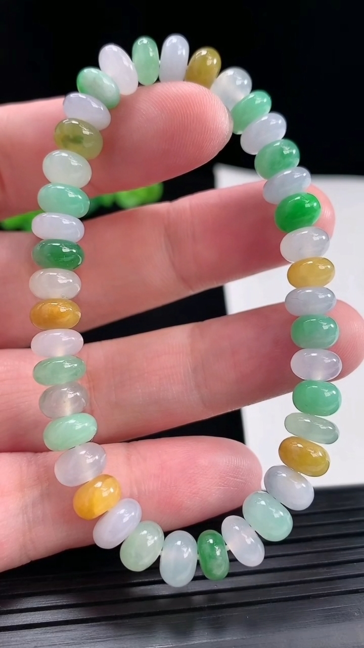 天然A货翡翠三彩算盘珠手串，尺寸8-4.5重量:20.86g4月28日
工厂直销收藏佳品,种好水足，
