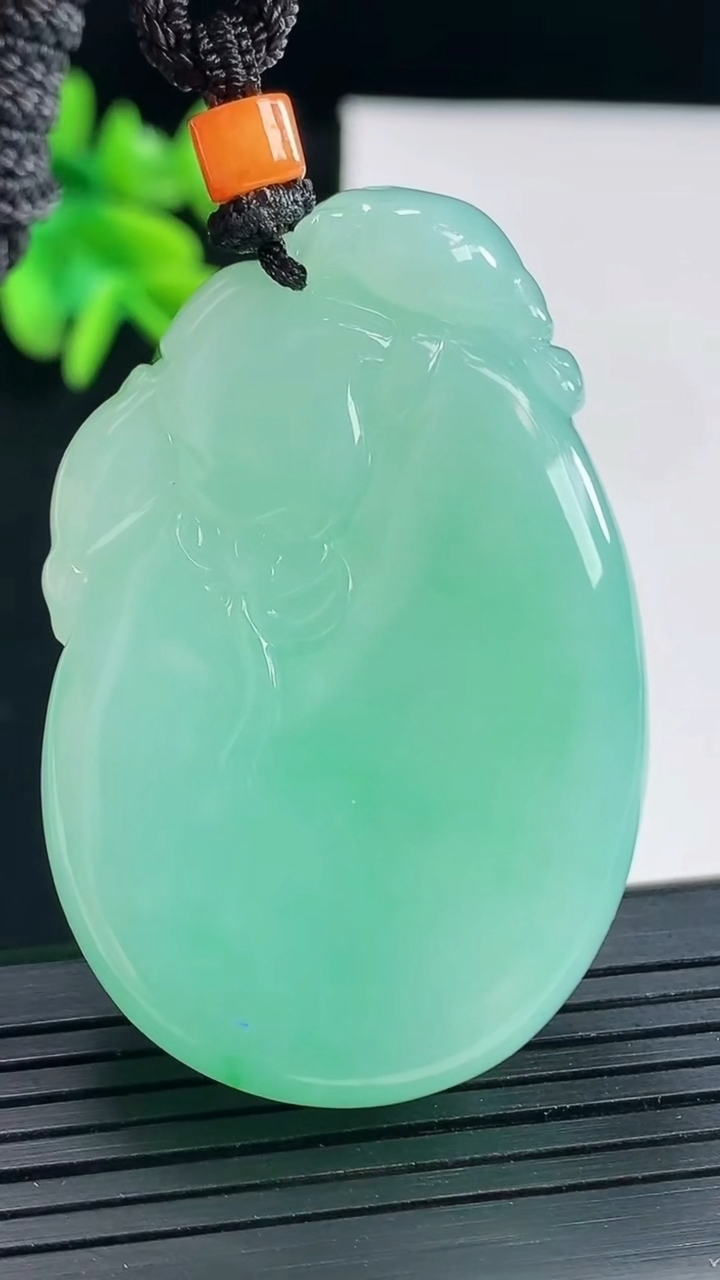 天然A货翡翠福袋吊坠，尺寸50-32.5-14重量:43.17g
4月28日