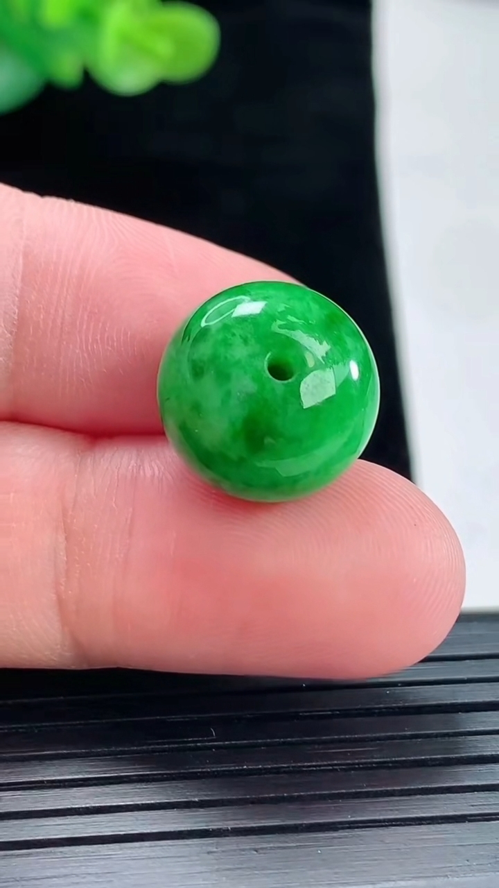 天然A货翡翠路路通吊坠，尺寸15-11重量:4.80g
4月29日