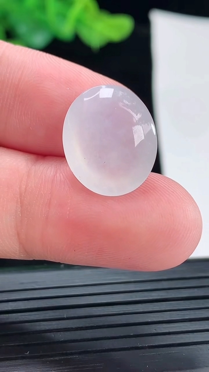 天然A货翡翠蛋面镶嵌件，尺寸17-14-7重量:2.72g
4月29日