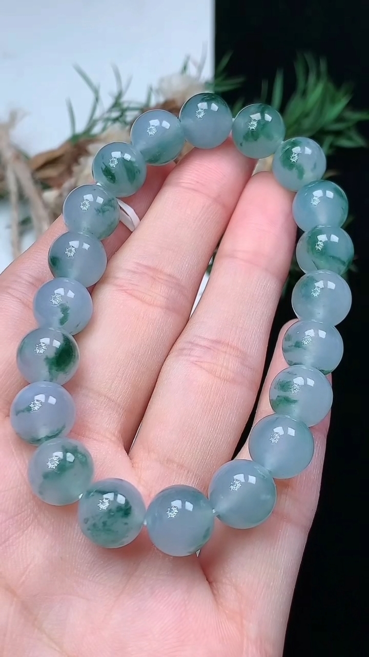 天然A货翡翠飘花圆珠手串，尺寸9.5-20颗，重量:30.33g4月29日
工厂直销收藏佳品,种好水