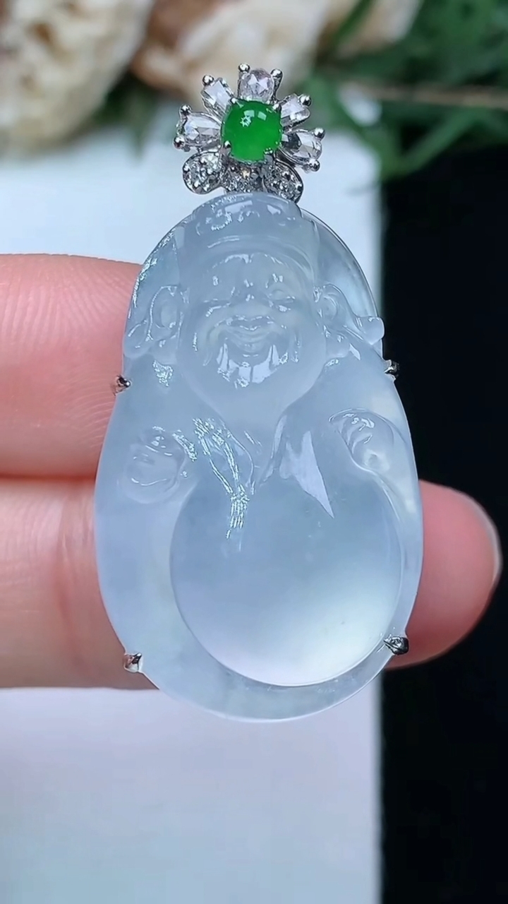 天然A货翡翠白冰财神爷吊坠，尺寸28.3-17.7-10.8，重量:9.75g
4月29日