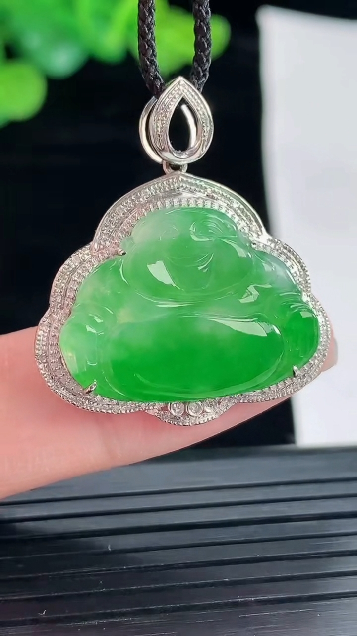 天然A货翡翠佛公吊坠，尺寸30-27.5-5.8，裸石17-23.5重量:4.34g
4月29日