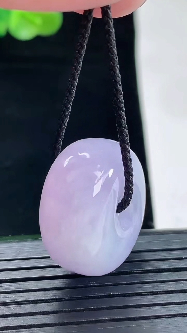 天然A货翡翠紫罗兰路路通吊坠，尺寸23-12重量:14.51g
4月29日