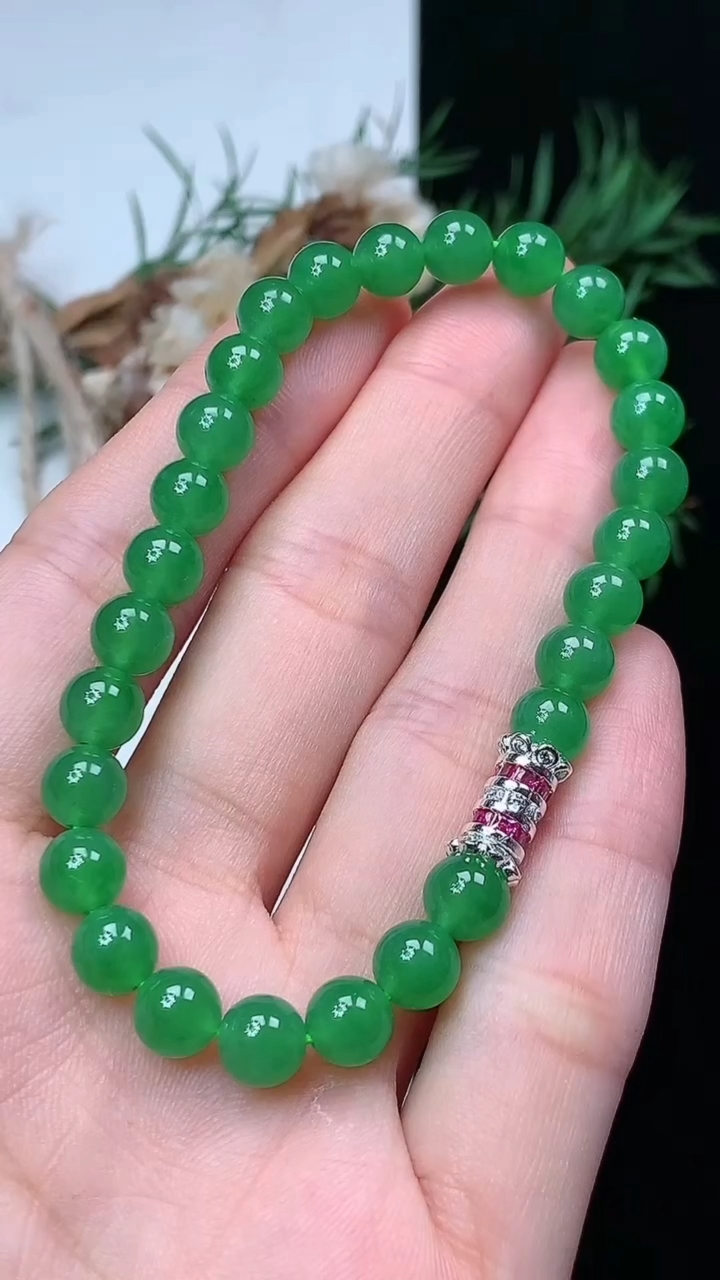天然A货翡翠圆珠手串，尺寸6.3-27颗，重量:12.99g4月29日
工厂直销收藏佳品,种好水足，