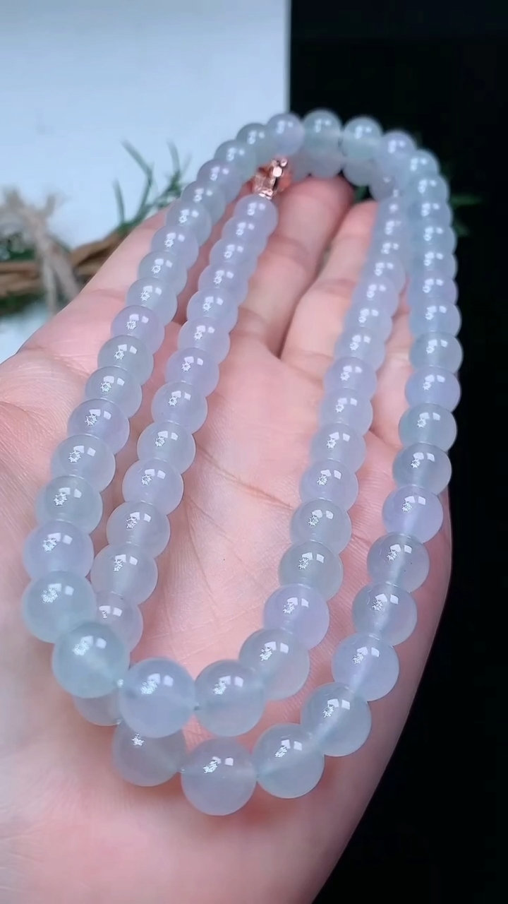 天然A货翡翠白冰圆珠项链，尺寸7.9-76颗，重量:68.05g4月29日
工厂直销收藏佳品,种好水