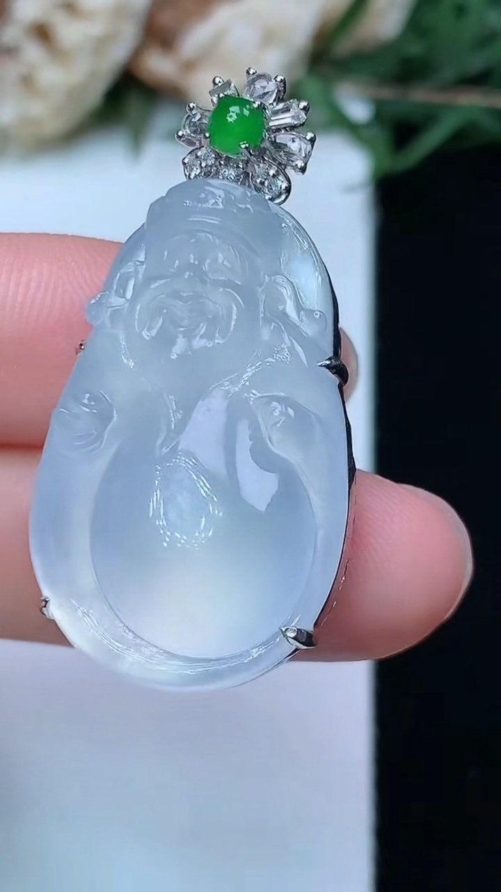 天然A货翡翠白冰财神爷吊坠，尺寸28.3-17.7-10.8，重量:9.75g
4月29日