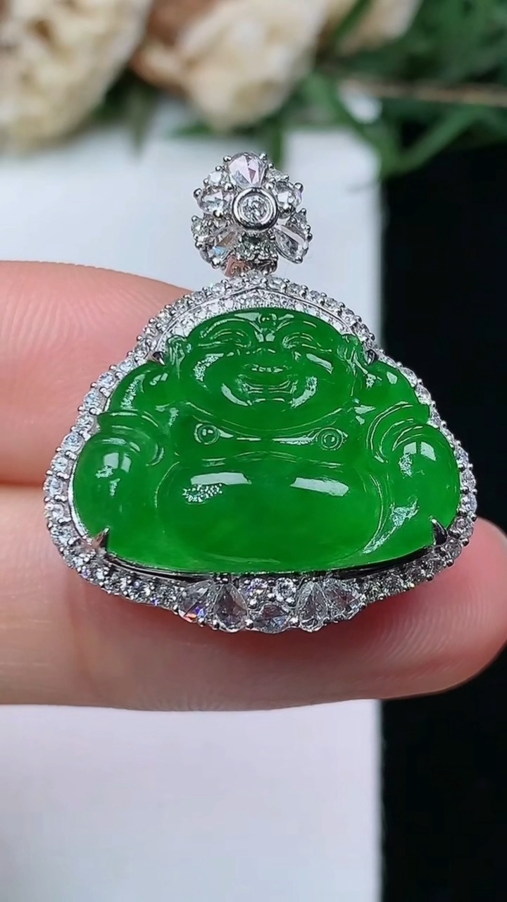 天然A货翡翠佛公吊坠，尺寸26.4-23-9.9，裸石13.7-20，重量:5.79g
4月29日