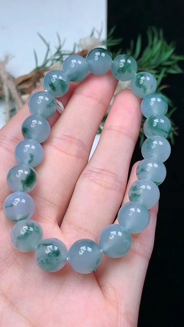 天然A货翡翠飘花圆珠手串，尺寸9.5-20颗，重量:30.33g4月29日
工厂直销收藏佳品,种好水足，色泽均匀，有种有色，上手高大气！