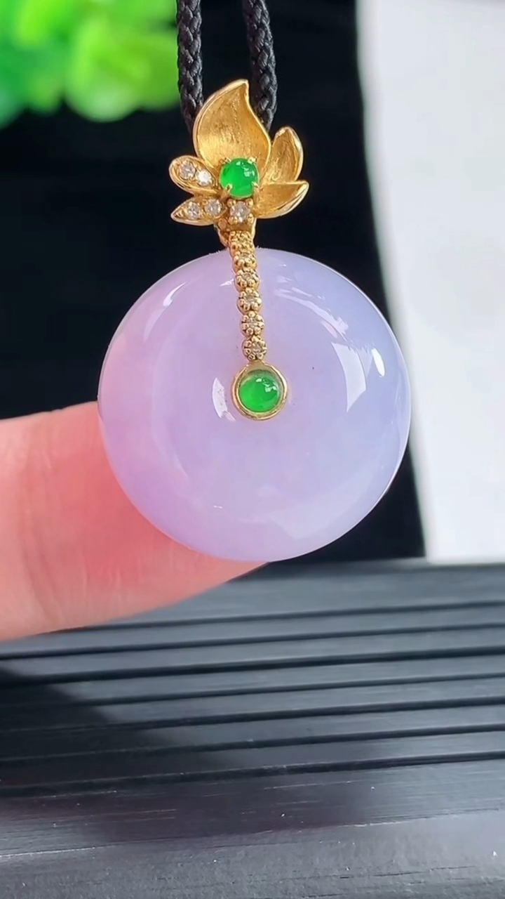 天然A货翡翠18k金紫罗兰路路通吊坠，尺寸19-11.5重量:10.07g
4月29日