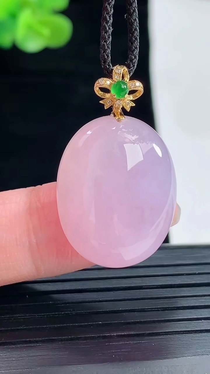 天然A货翡翠18k金紫罗兰蛋面吊坠，尺寸22-18-8.5重量:6.53g
4月29日